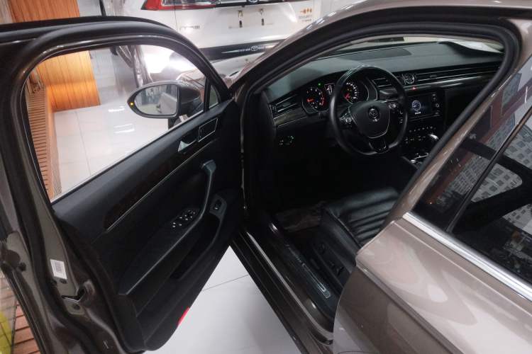 Used Volkswagen Magotan 2018 Facelift 330TSI DSG Luxury Model
