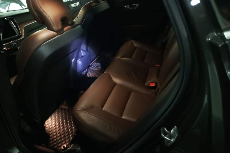 Used Volvo XC60 2022 B5 4x4 Smart Luxury Edition