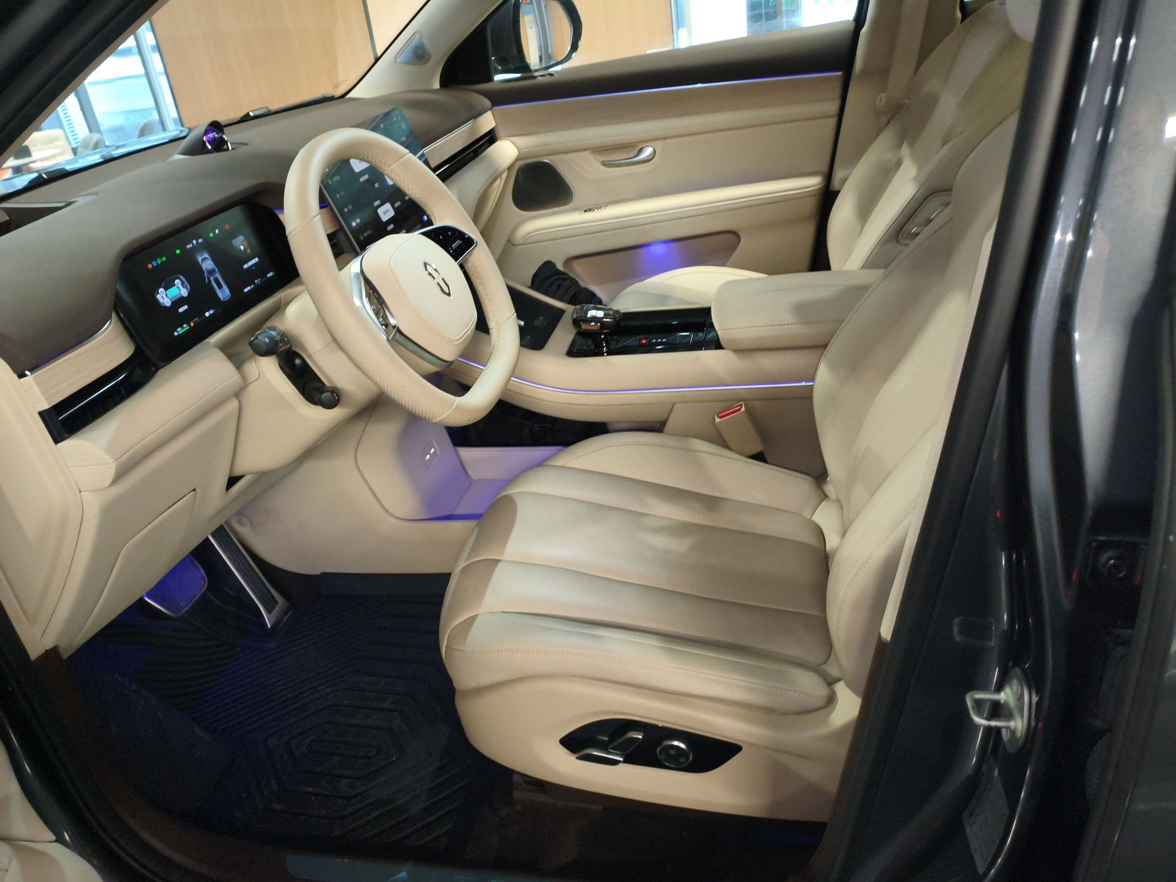 Переднее сиденье в автомобиле