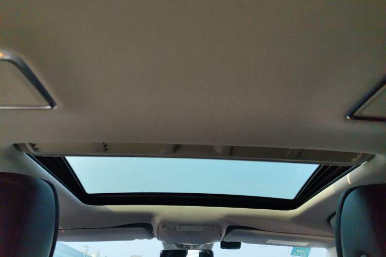 Used Mercedes-Benz E-Class 2017 E 300 L Sporty and Stylish Model
