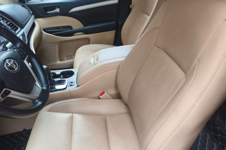 Used Toyota Highlander 2018 2.0T Four-Wheel Drive Luxury Edition 7 Seats China V Emission Standard
