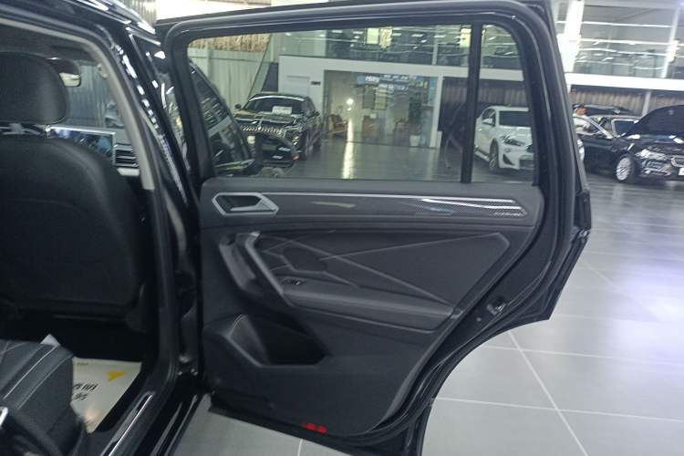 Used Volkswagen Tiguan L 2023 330TSI Automatic Two-Wheel Drive R-Line Enjoyment Edition
