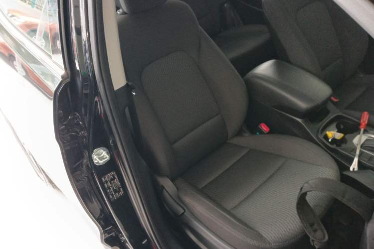 Used Hyundai Santa Fe 2015 2.0T Automatic Two-Wheel Drive Comfort Version 5 Seats