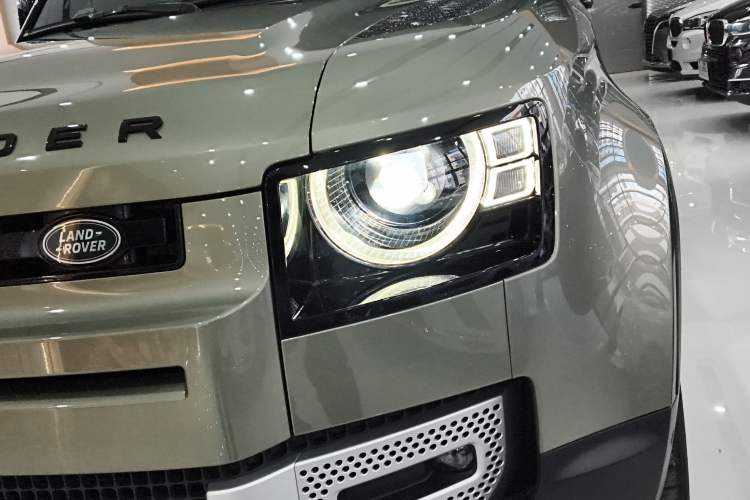 Used Land Rover Defender 2022 90 2.0T P300 SE

