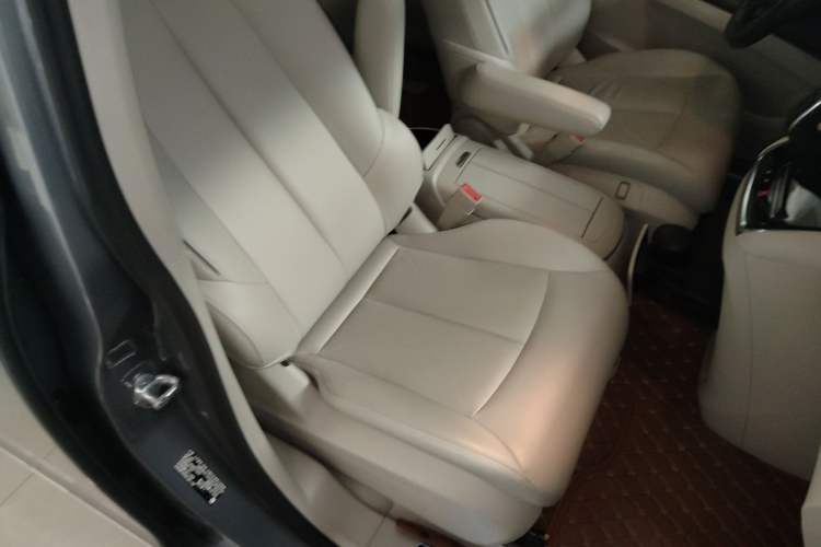 Used Buick GL8 2021 Land Cruiser Executive Class 652T Luxury Model