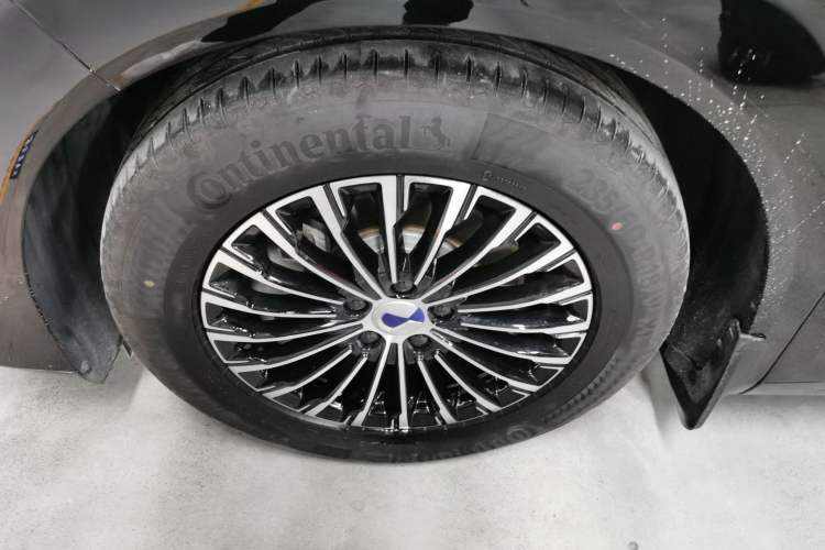 Used Denza D9 2023 DM-i 965 Luxury Model
