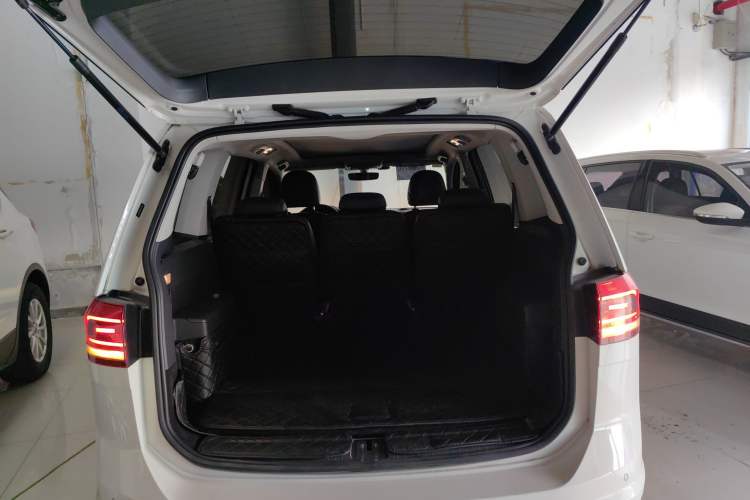 Used Volkswagen Touran 2021 Touran L 280TSI DSG Comfort Edition 7 Seats
