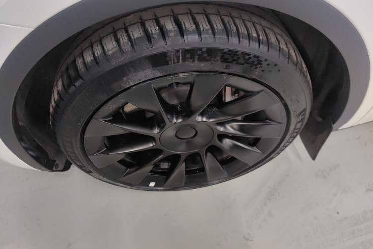 Used Tesla Model Y 2021 Long-Range All-Wheel-Drive Version 3D7