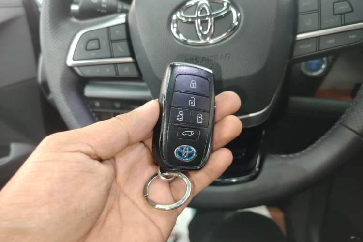 Used Toyota Granvia 2022 2.5L Hybrid Prestige Edition
