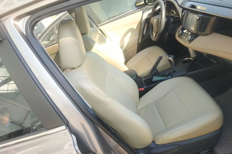 Used Toyota RAV4 2015 2.0L CVT Two-Wheel Drive Fashion Edition