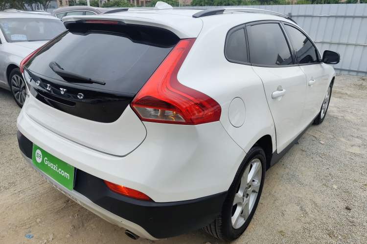 Used Volvo V40 2014 Cross Country 2.0T Zhiyi Edition
