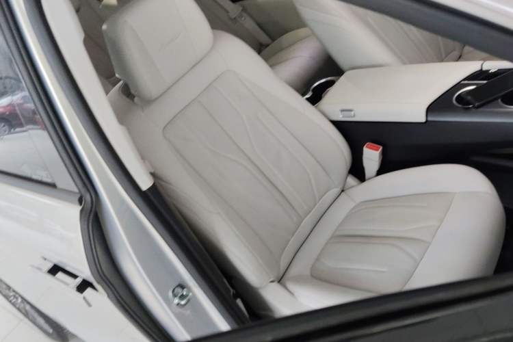 Used Buick GL8 New Energy 2024 Lu Zun Luxury Edition 7-Seater
