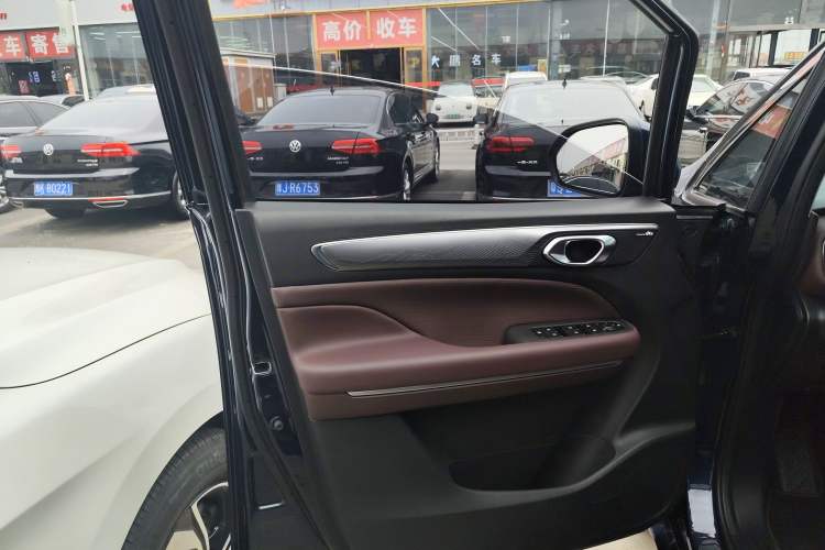 Used GAC Trumpchi M6 2023 PRO 270T DCT Luxury Edition
