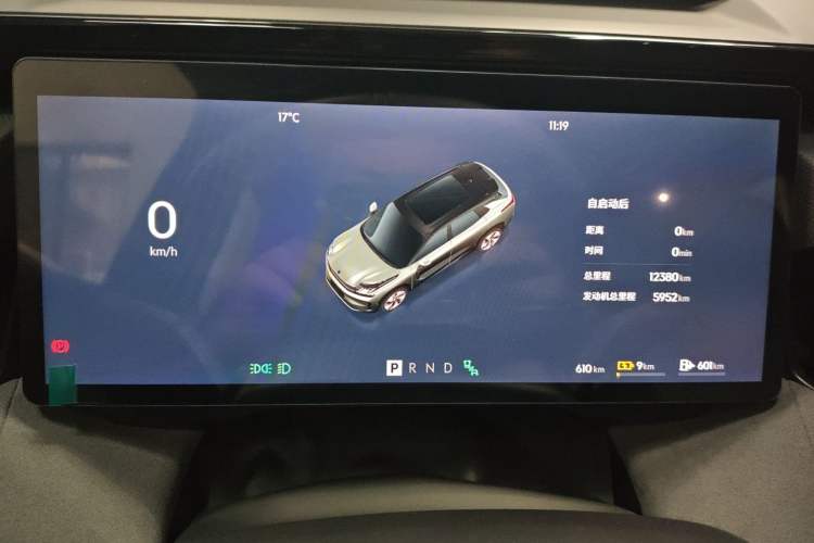 Used Lynk & Co 08 EM-P 2025 220 km All-Wheel-Drive Performance Halo
