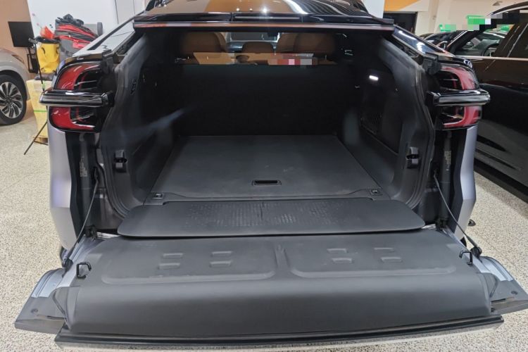 Used  E07 2025 All-Electric 4x4 90kWh Ultra High-Performance Edition