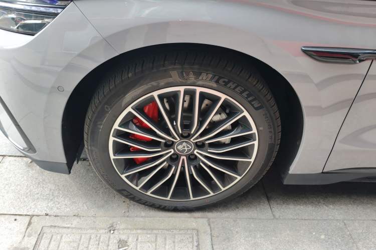 Used BYD Han 2025 EV with 701 km of Laser Radar-Enabled Intelligent Driving
