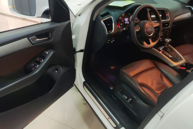 Used Audi Q5 2017 Plus 40 TFSI Ambition Model
