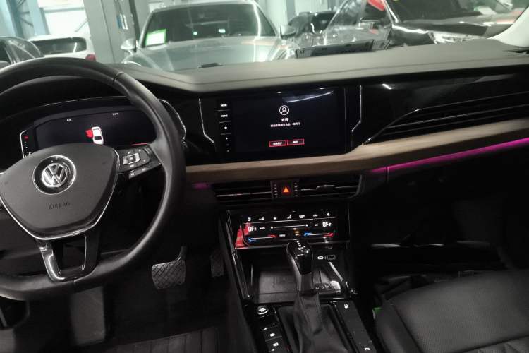 Used Volkswagen Passat 2020 330TSI Luxury Edition China VI
