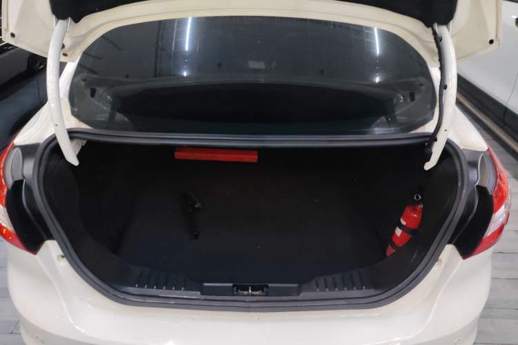 Used Ford Focus 2012 Sedan 1.6L Automatic Fashion Edition