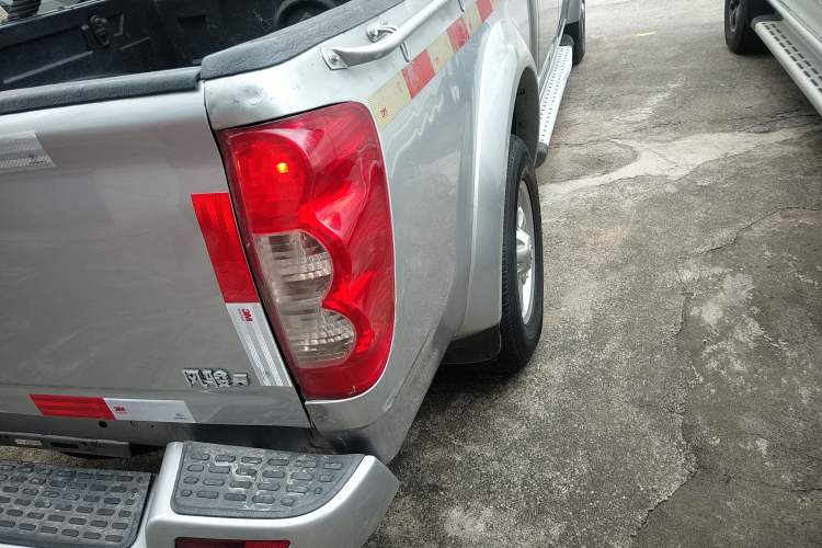 Used Great Wall Wingle 5 2017 2.0T European-Style Diesel Two-Wheel-Drive Elite Version with Large Double Cab – GW4D20B