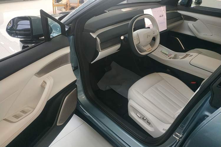 Used ONVO L60 2024 60 kWh Rear-Drive Version
