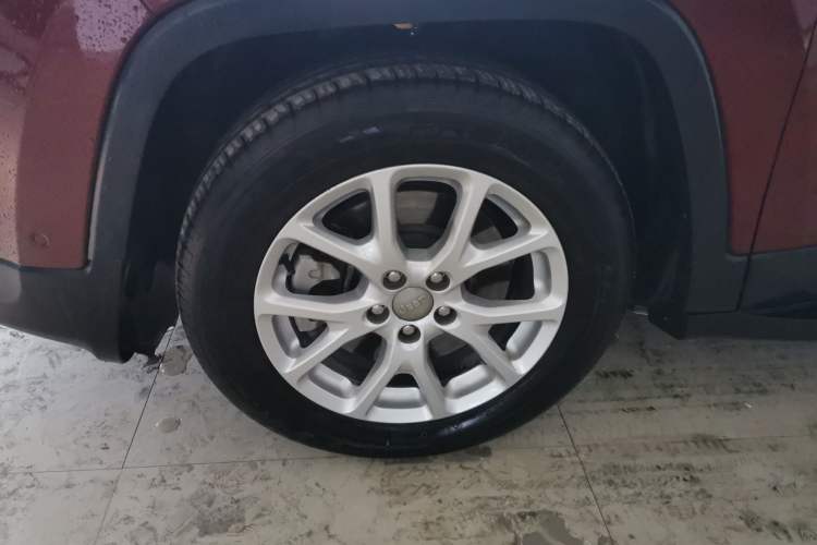 Used  Cherokee 2016 2.4L Leading Edition