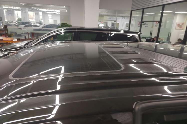 Used VOYAH Dream 2025 EV Four-Wheel Drive Flagship Kunpeng Edition
