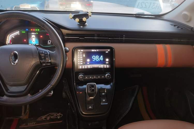 Used ORA iQ 2018 High-Range Version Smart Connectivity Model