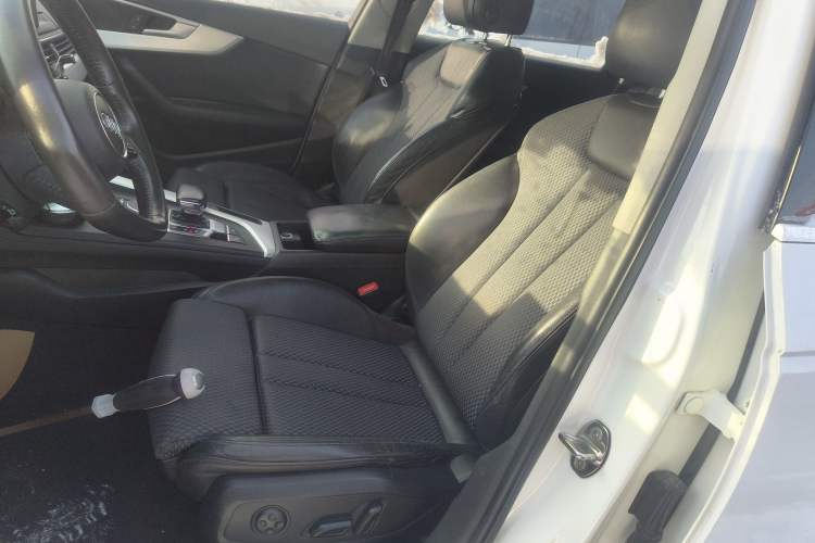 Used Audi A4L 2018 30th Anniversary Edition 40 TFSI Sport Edition
