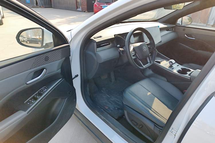 Used BYD Qin PLUS 2025 DM-i Smart Drive 120KM Superior Model