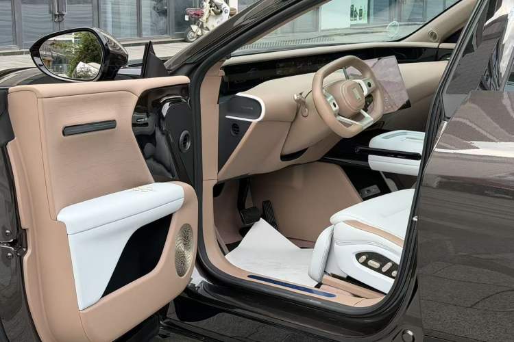 Used  07 2024 Pro+ All-Electric Version
