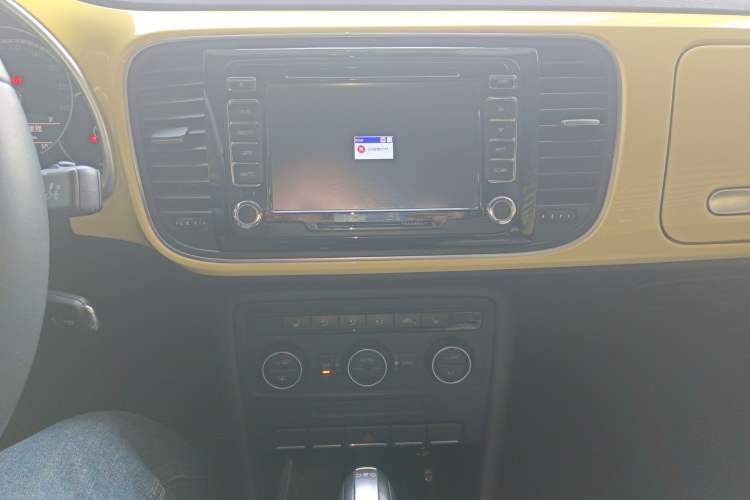 Used Volkswagen Beetle 2015 180TSI model
