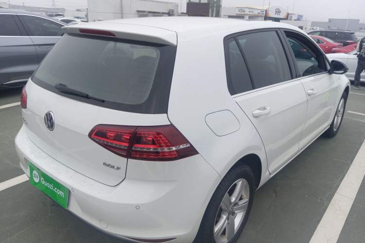 Used Volkswagen Golf 2017 1.6L Automatic Comfort Million-Vehicle Anniversary Edition
