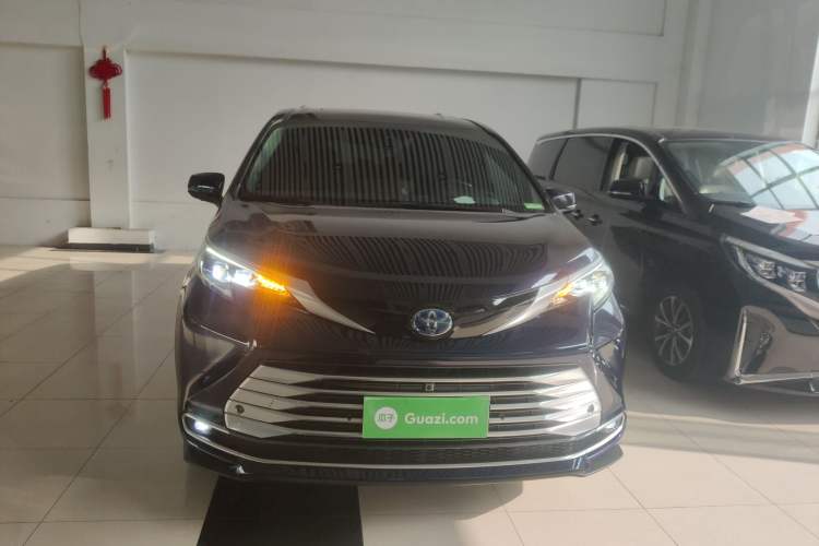 Used Toyota Sienna 2021 2.5L Hybrid Platinum Edition
