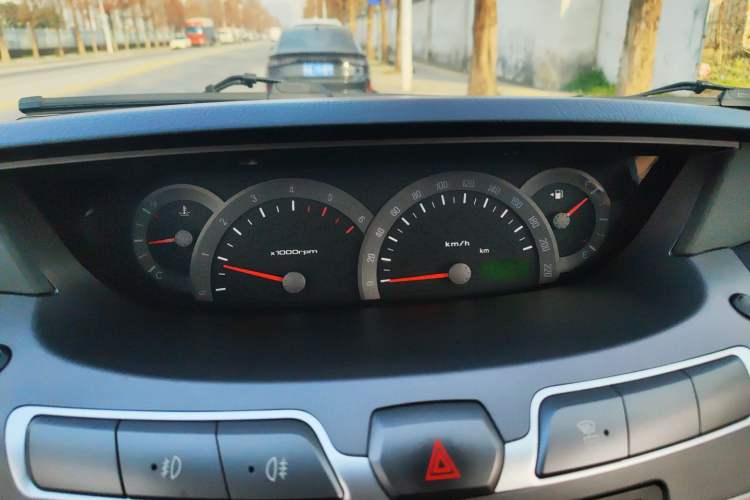 Used SsangYong Rodius 2014 2.0T Diesel Two-Wheel Drive Elite Navigation Edition
