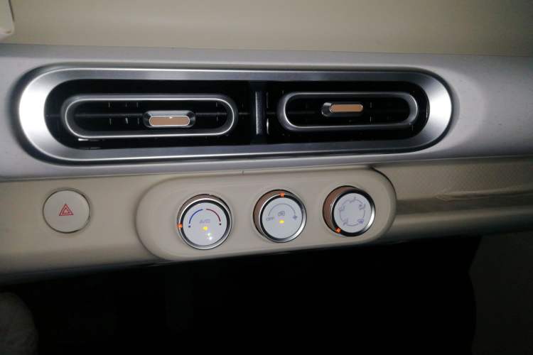 Used Wuling Hongguang MINIEV 2024 3rd Generation 215km Youth Edition
