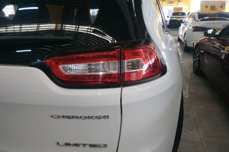 Used  Cherokee 2017 2.0L Superior Edition
