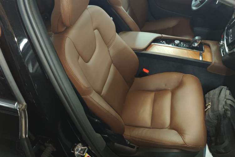 Used Volvo S90 2025 B5 Zhiyi Luxury Edition
