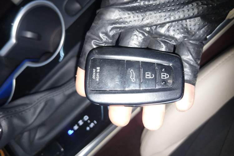 Used Toyota Highlander 2022 Dual-Engine 2.5L Four-Wheel Drive Prestige Version 7 Seats
