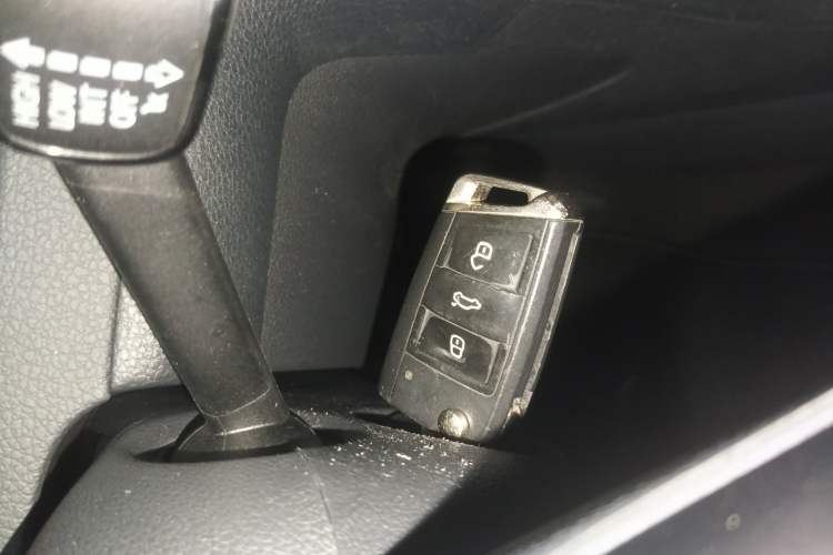 Used Volkswagen Golf 2017 1.6L Automatic Comfort Million-Vehicle Anniversary Edition
