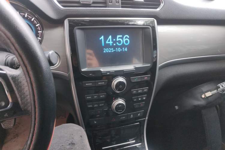 Used Haval H2 2017 Red-Label 1.5T Manual Two-Wheel Drive Luxury Model
