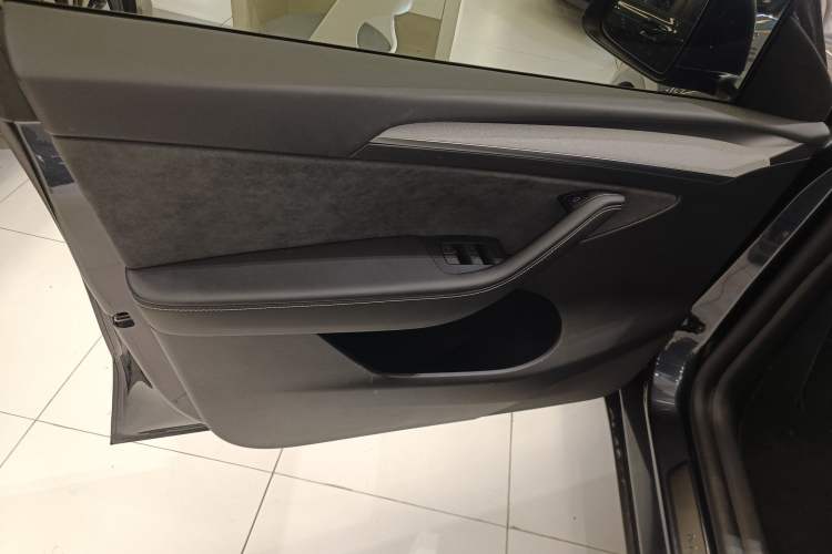 Used Tesla Model Y 2024 Rear-Wheel-Drive Version
