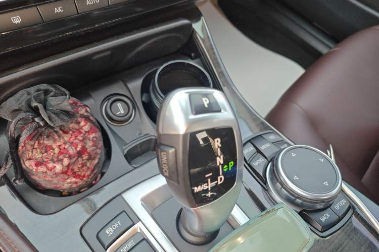 Used BMW 5 Series 2014 525Li Luxury Design Package
