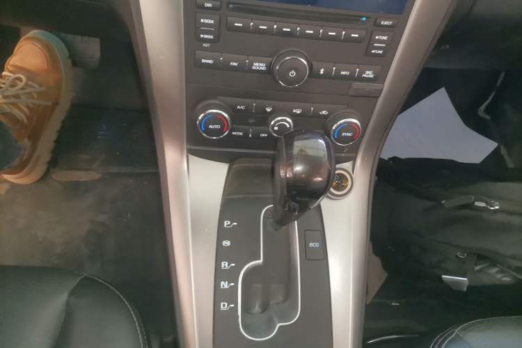 Used Chevrolet Captiva 2015 2.4L 4x4 Flagship Edition 7-Seater
