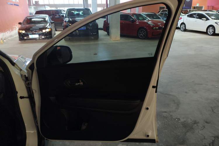 Used Honda Vezel 2017 1.8L CVT Front-Wheel Drive Pioneer Edition
