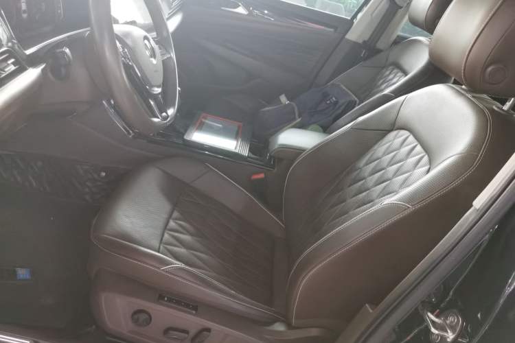 Used Volkswagen Passat 2020 Revised Version 330TSI Luxury Edition China VI Standard
