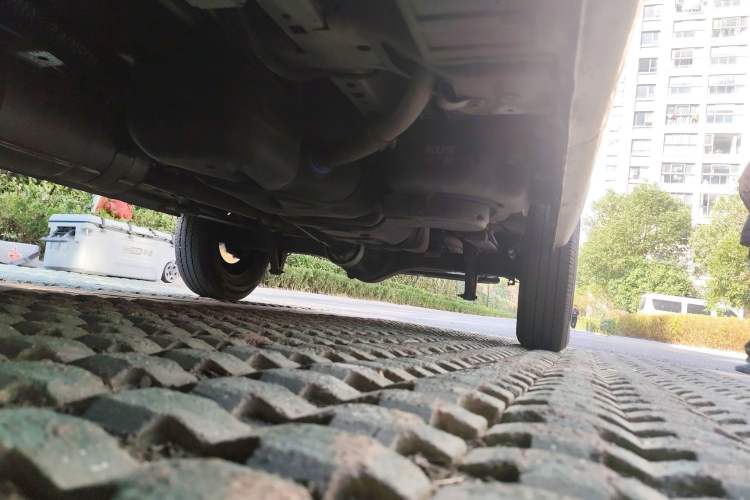 Used JMC Fushun 2023 2.0T Automatic Short-Wheelbase Mid-Height Commercial Multi-Purpose Passenger Vehicle 5 Seats
