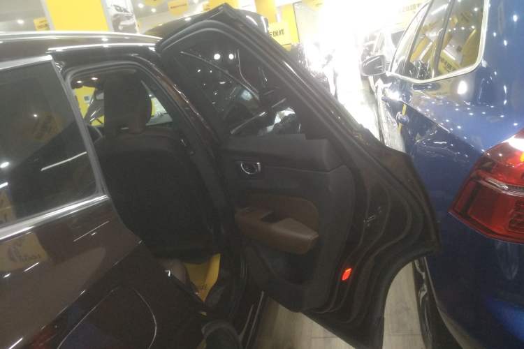 Used Volvo XC60 2019 T5 4x4 Smart Edition China V Standard
