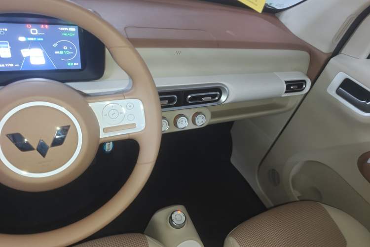 Used Wuling Hongguang MINIEV 2024 3rd Generation 215km Youth Edition
