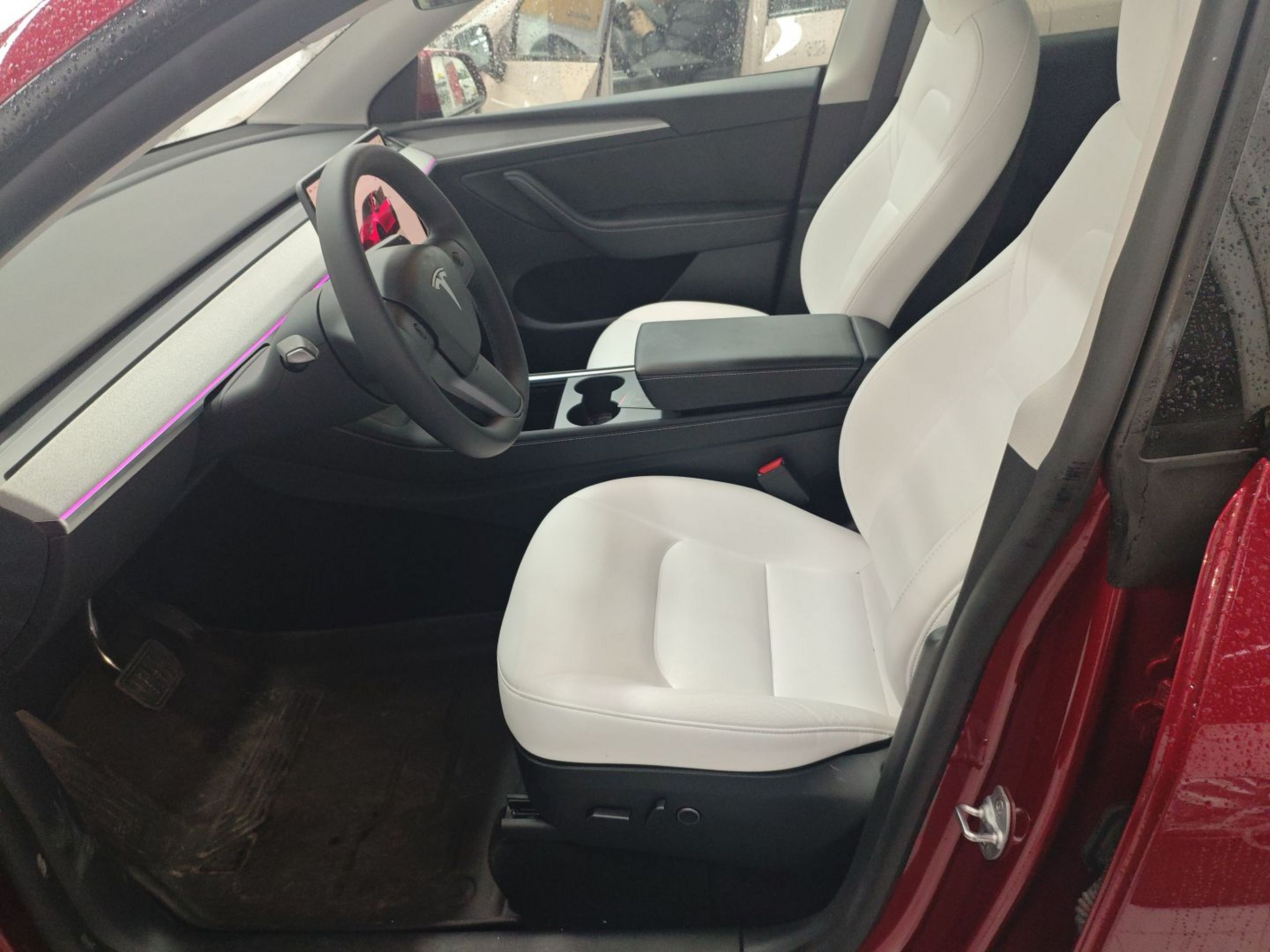 Переднее сиденье в автомобиле